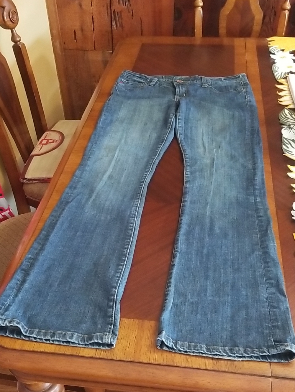 Seven7 Vintage Women's Medium Blue Denim Jeans with Tan Pocket Stitch - Size 32 - Picture 4 of 4
